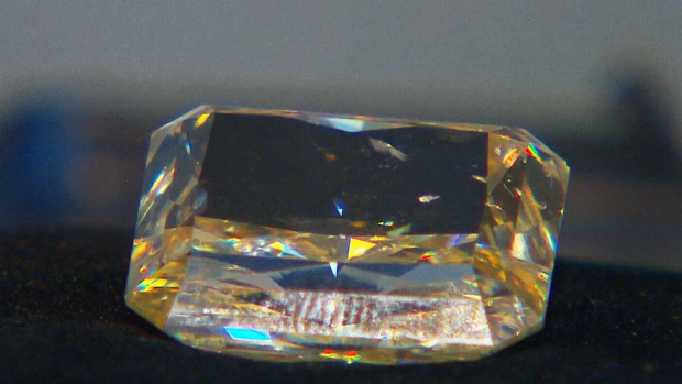 Massive 30-carat yellow diamond sells for $500,000