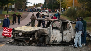 A burned police vehicle is seen in Rexton, N.B. on Thursday, Oct.17, 2013. (THE CANADIAN PRESS / Andrew Vaughan)