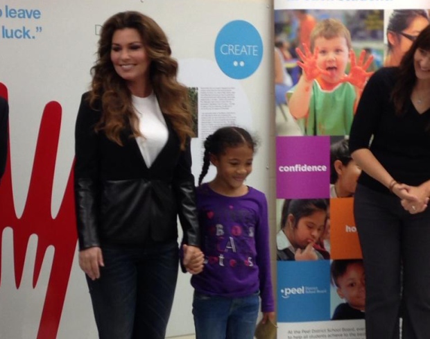 Shania Twain visits Ontario school