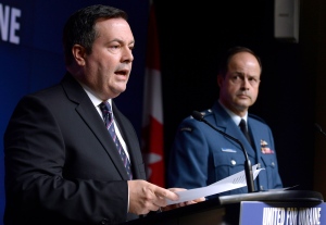 Defence Minister Jason Kenney, left, and Gen. Tom Lawson, Chief of the Defence Staff, speak to the media in Ottawa on Tuesday, April 14, 2015. (Adrian Wyld / THE CANADIAN PRESS)