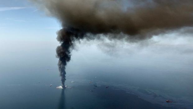 Deepwater Horizon oil rig burns in 2010