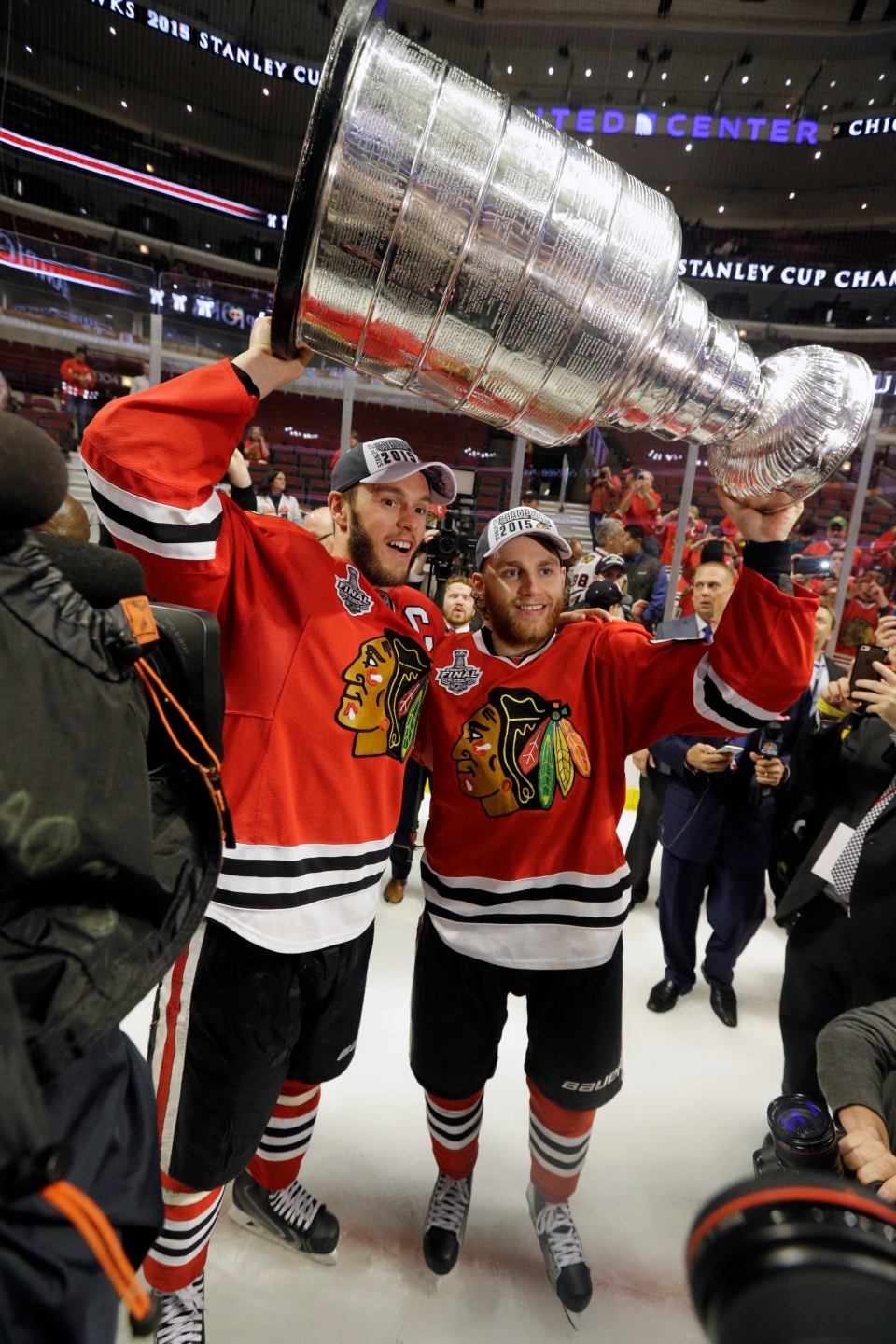 Blackhawks win Stanley Cup with 2-0 win over Lightning | CTV News