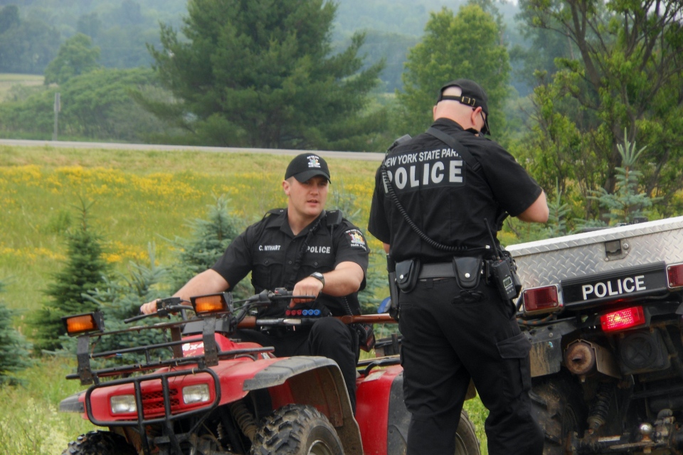 Search for convicted killers shifts after possible sighting near.