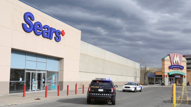 Calgary officer stabbed in mall after chase, suspect shot