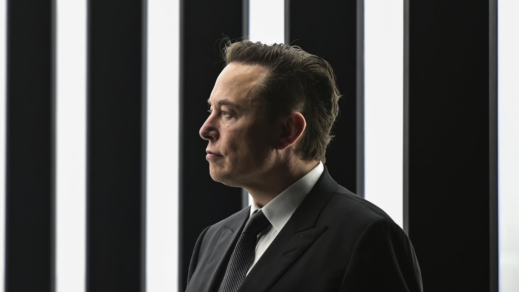Elon Musk denies sexually harassing flight attendant 