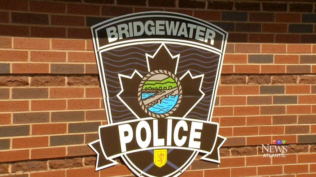 Cuerpo recuperado del vehículo que cayó al río Lahawe: policía de Bridgewater