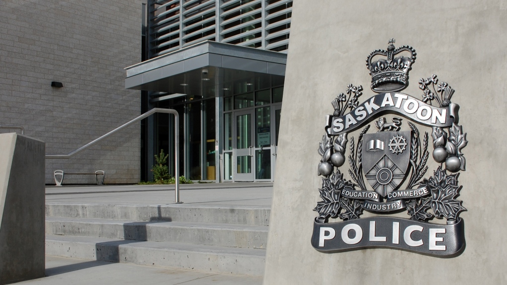 Saskatoon police use Taser on man armed with metal pipe