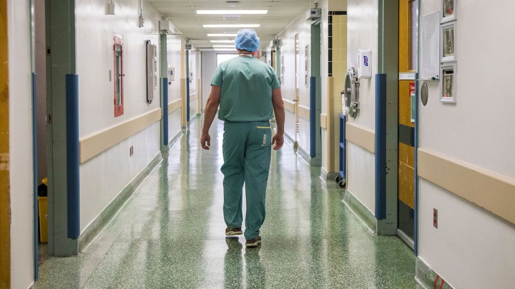 COVID-19: Dokter Manitoba khawatir tentang lonjakan Omicron di rumah sakit