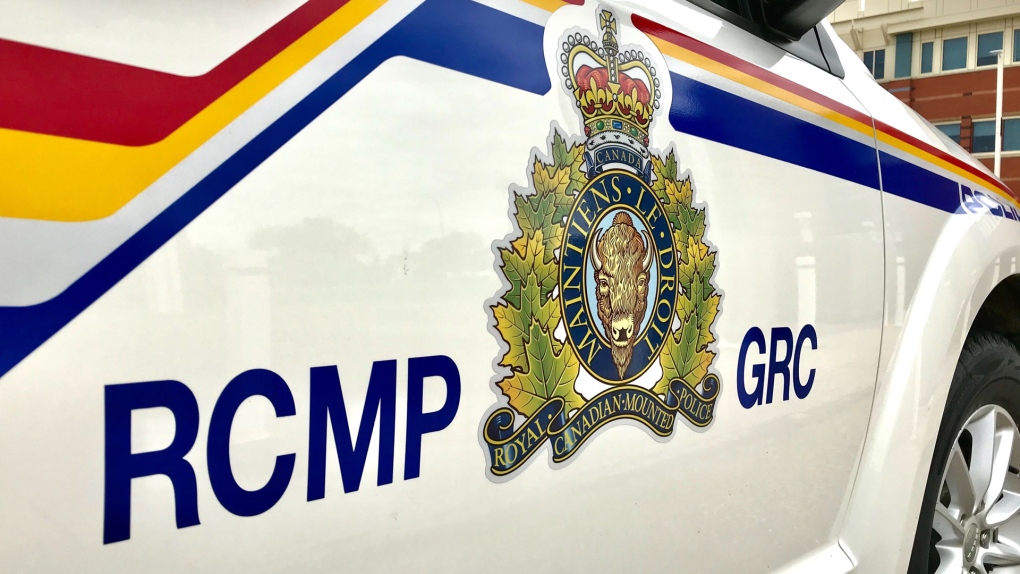 1 person killed in highway crash south of Calgary