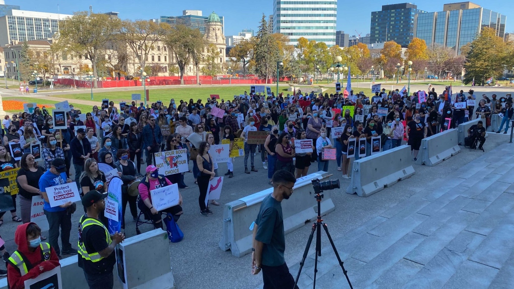 Winnipeggers join pro-choice rally in solidarity with American protests