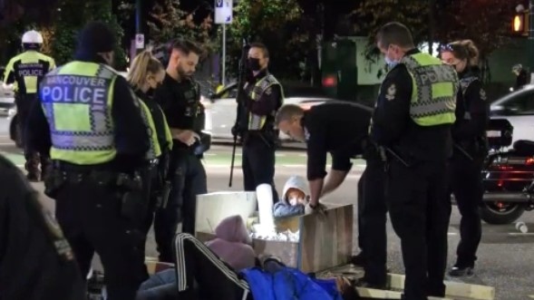 5 climate activists arrested after blockade of downtown Vancouver intersection during rush-hour