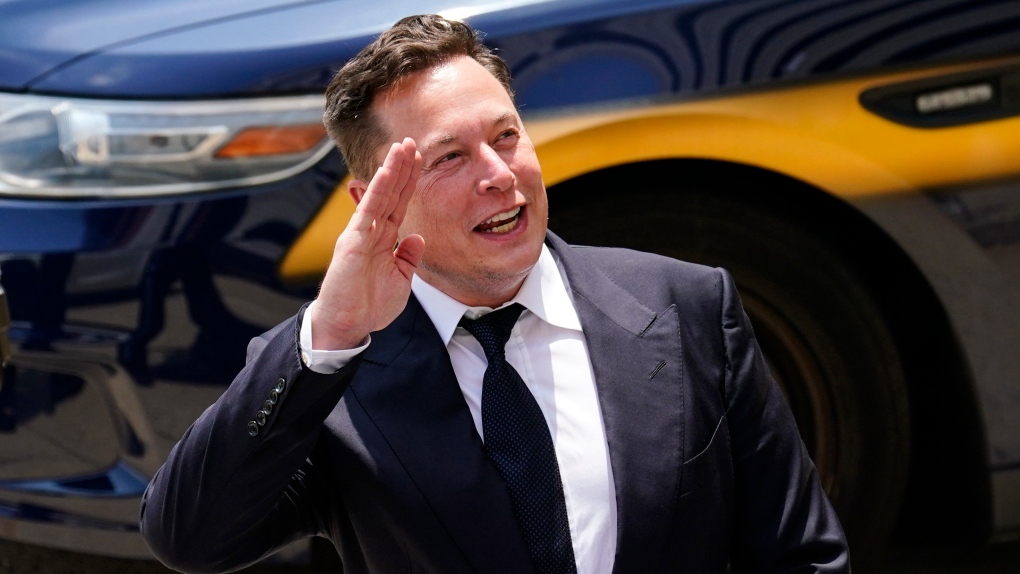 Elon Musk menjual lebih banyak saham di Tesla di tengah perjalanan liar