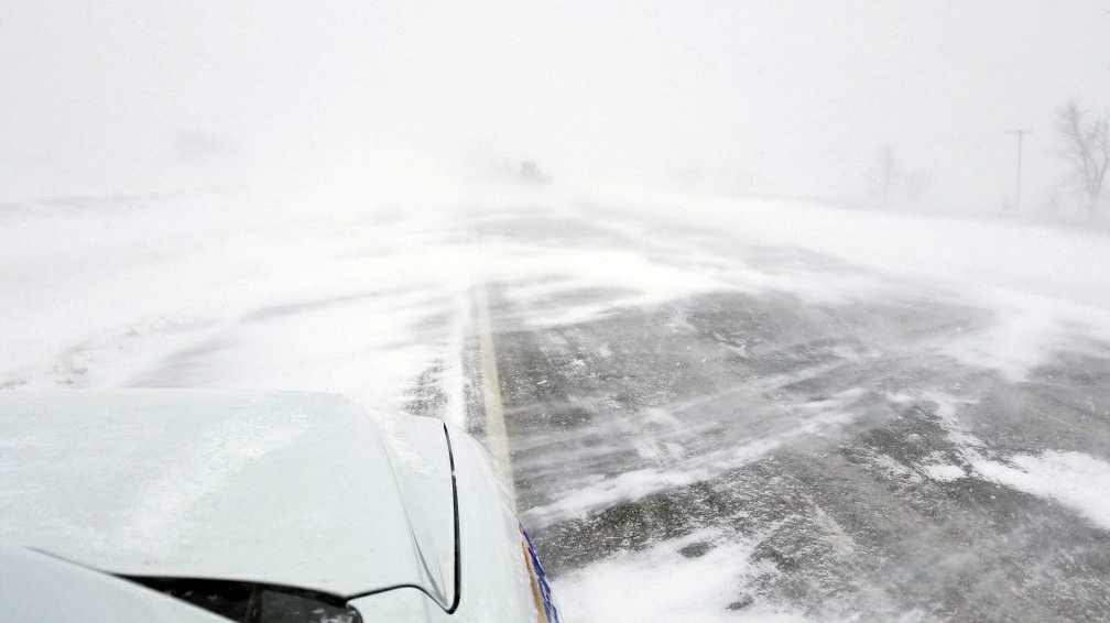 Kota Davidson menampung para pelancong yang terdampar oleh badai salju semalaman