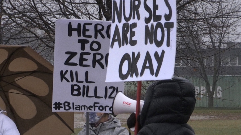 Perawat di Stratford, Ontario.  protes RUU ‘penindasan upah’