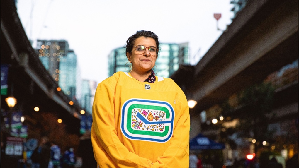 Artis BC mendesain kaus khusus bertema Vancouver Canucks Diwali, menarik minat Seth Rogen
