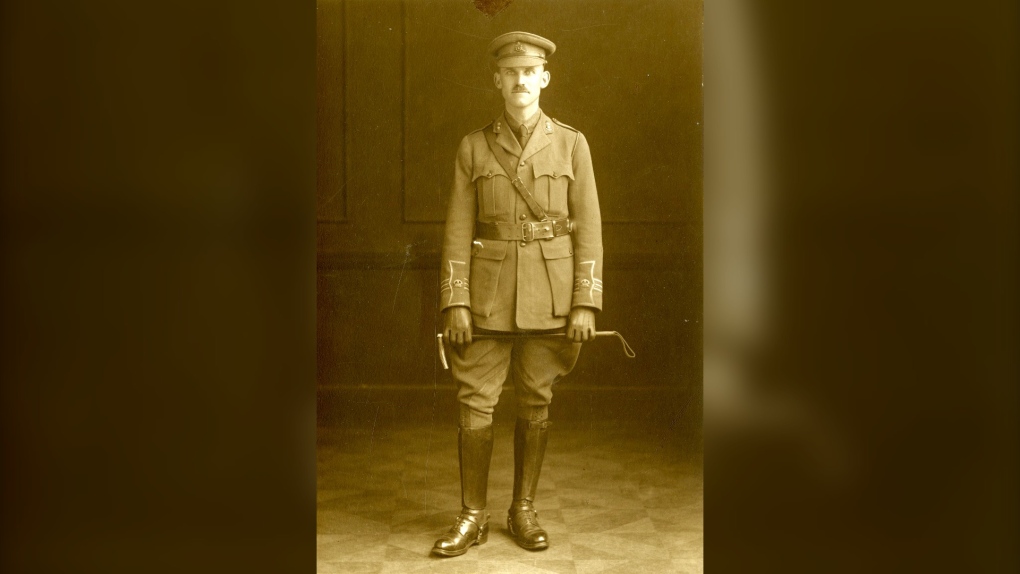 Jaket tentara Perang Dunia Pertama Mayor Alexander Boswell Stafford ditemukan di teater Lethbridge