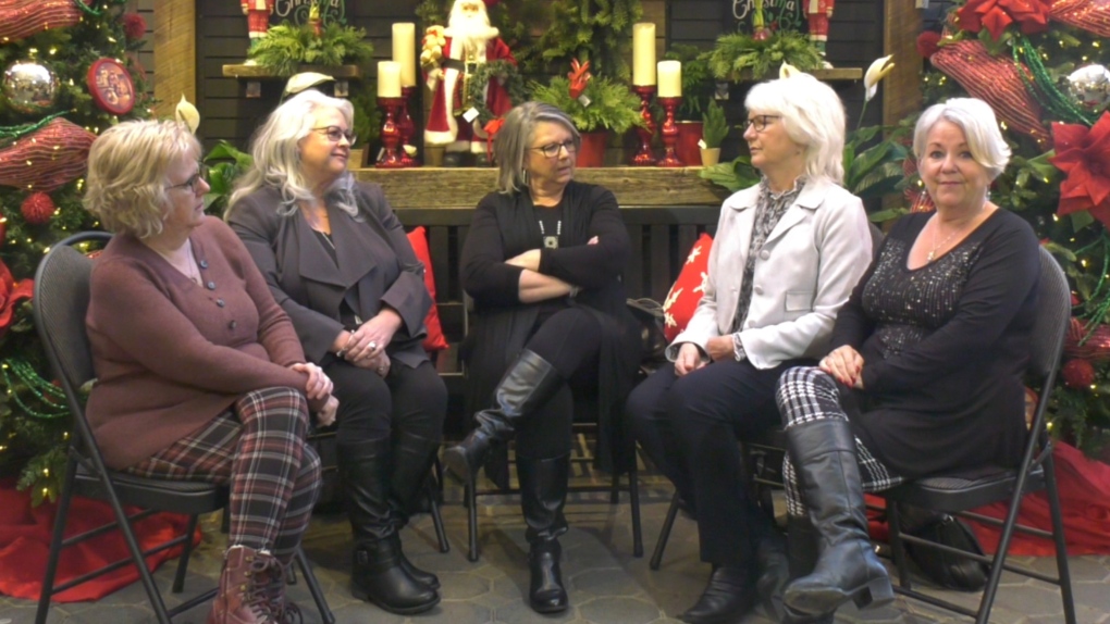 5 wanita Edmonton telah berteman sejak Taman Kanak-kanak