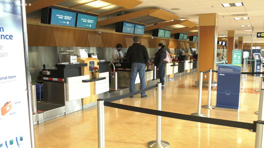 Na veiligheidsonderzoeken zijn op Victoria Airport tientallen beveiligingsscanners gelanceerd
