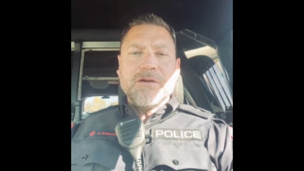 Polisi Calgary menangguhkan petugas yang membuat video mandat anti-vaksin saat berseragam