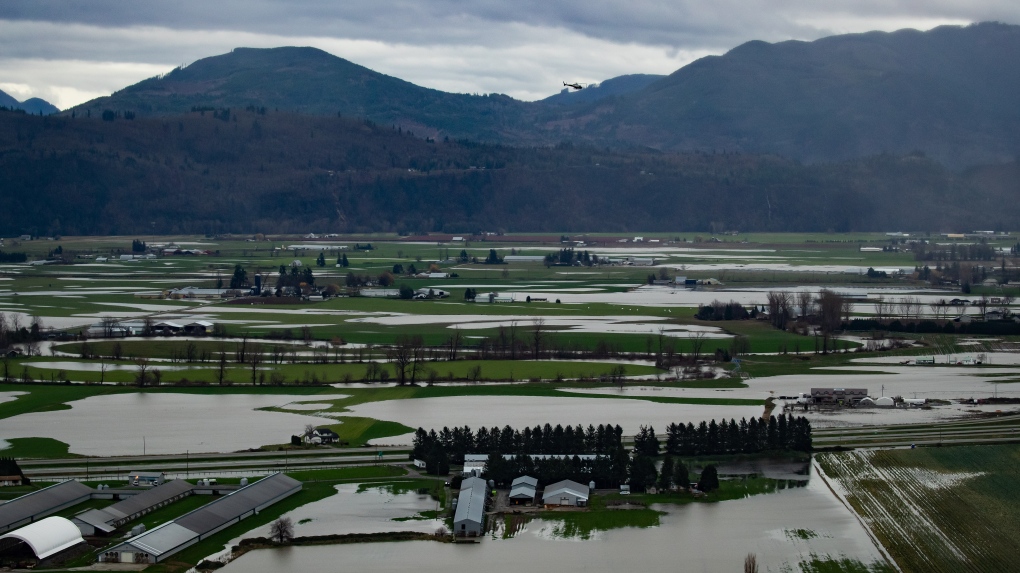 Banjir BC: Kerusakan ‘luar biasa’, kru beralih ke pemulihan banjir dan pemindahan puing