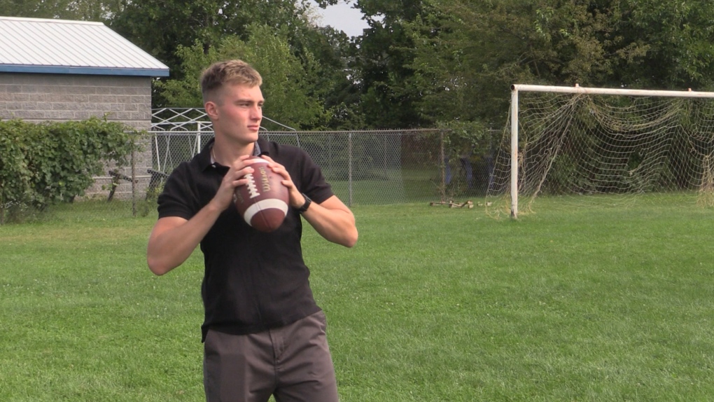 'I'm not vaccinated': Top high school quarterback's season sacked by new TVDSB vaccine policy 