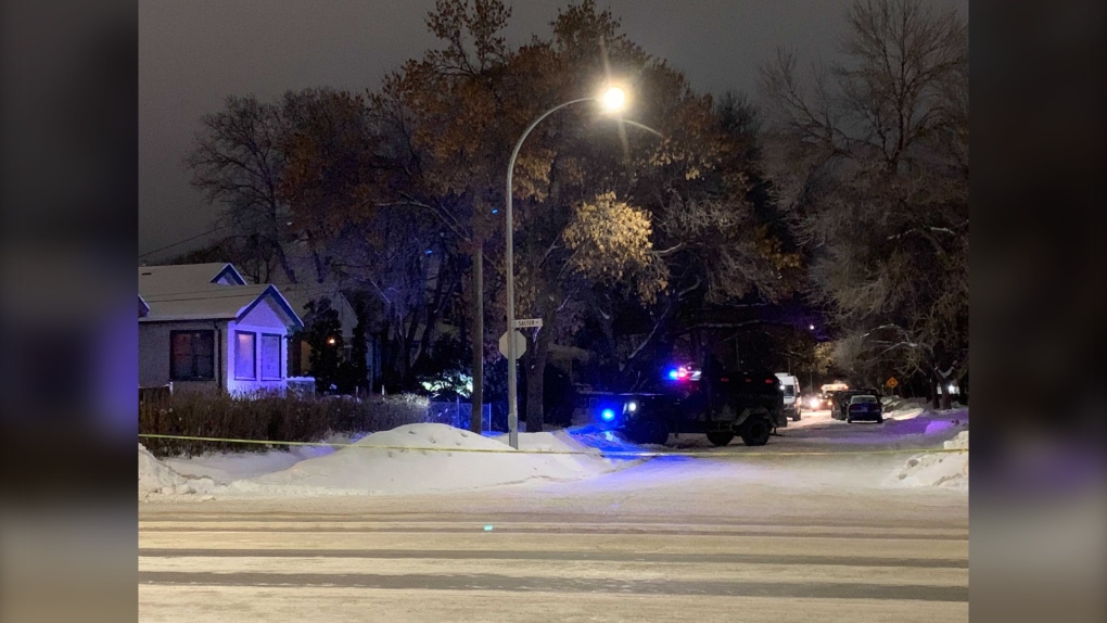 Police standoff in Winnipeg’s north end
