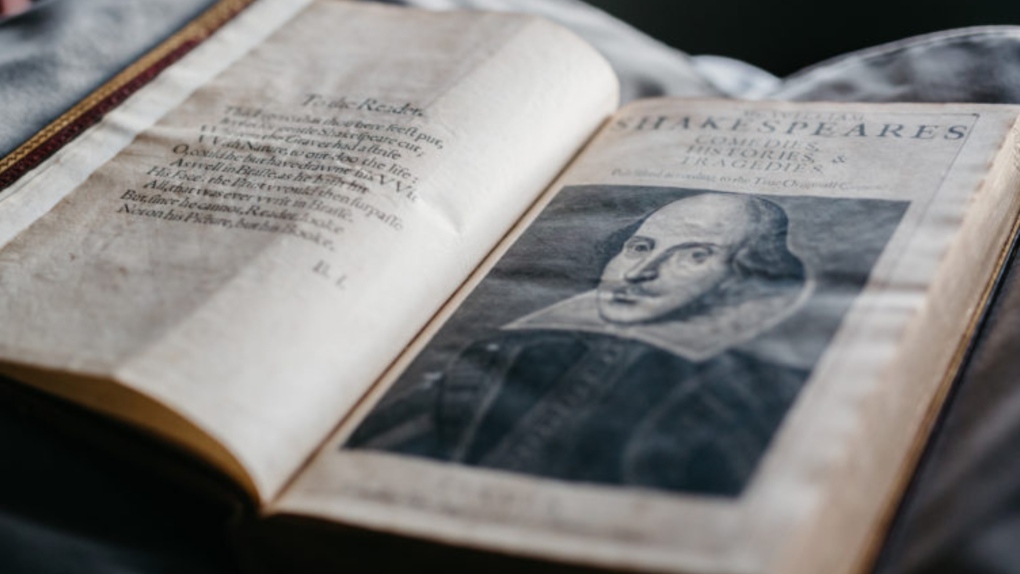 Edisi pertama dari Folio Pertama Shakespeare yang diberikan kepada University of British Columbia