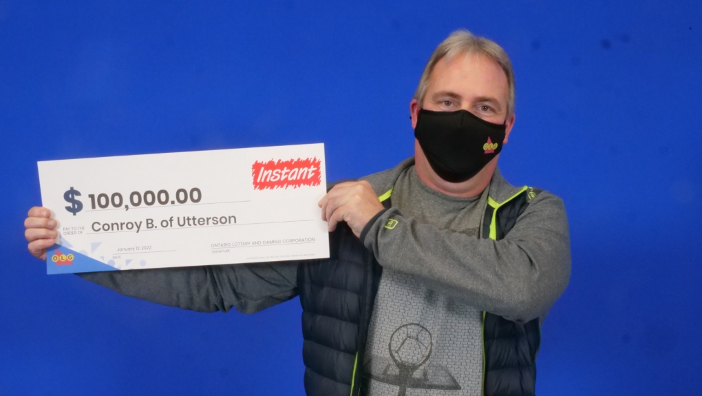 ‘Saya terus bertanya-tanya apakah itu nyata’: Penduduk Utterson memenangkan $ 100.000 untuk tiket gores instan