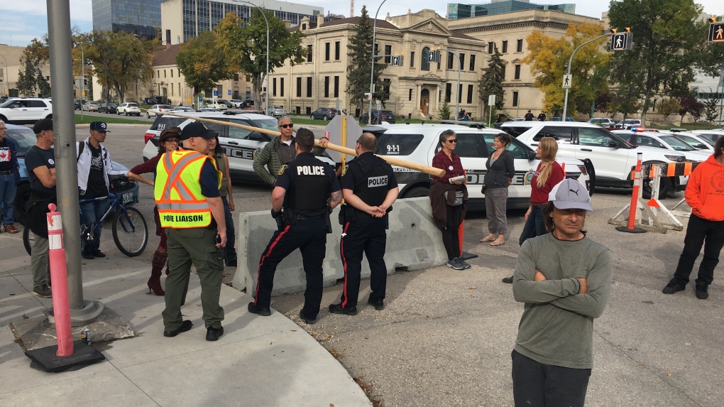 People who occupy public spaces in Winnipeg should be allowed to stay briefly: poll