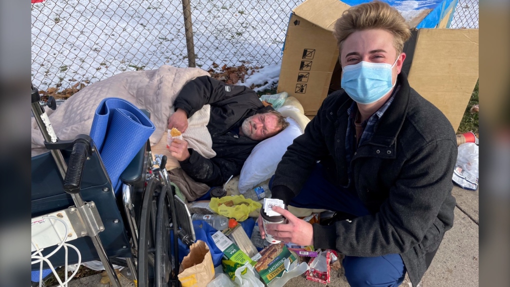Student raises awareness for homeless double amputee in south London, Ont.