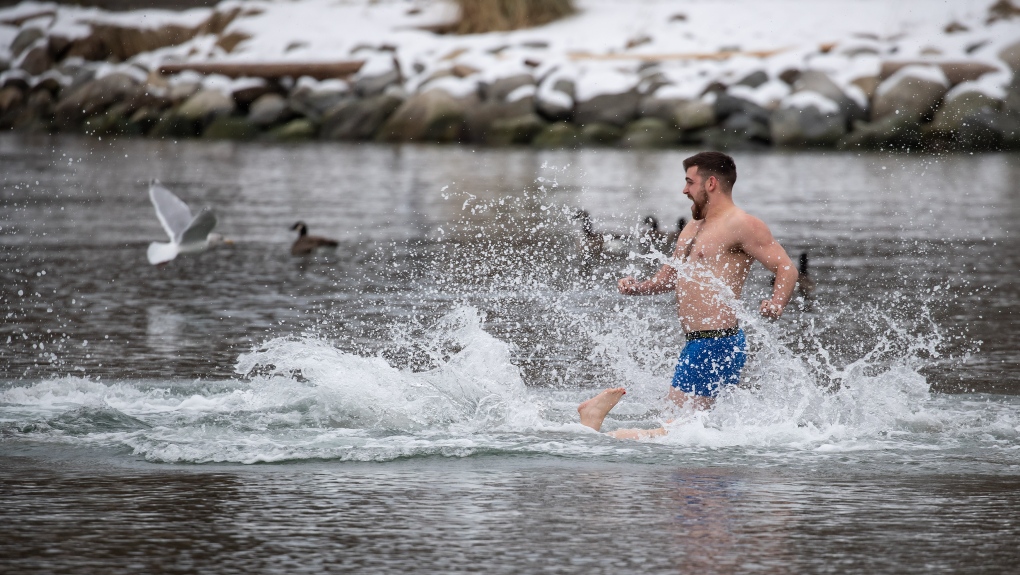 Polar plunge: Here are the benefits and risks of a winter swim
