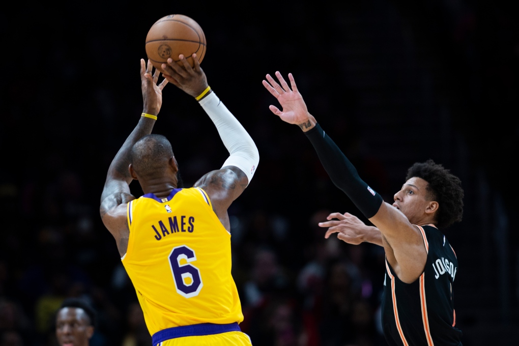 Birthday boy LeBron James has season-high 47, Lakers top Hawks