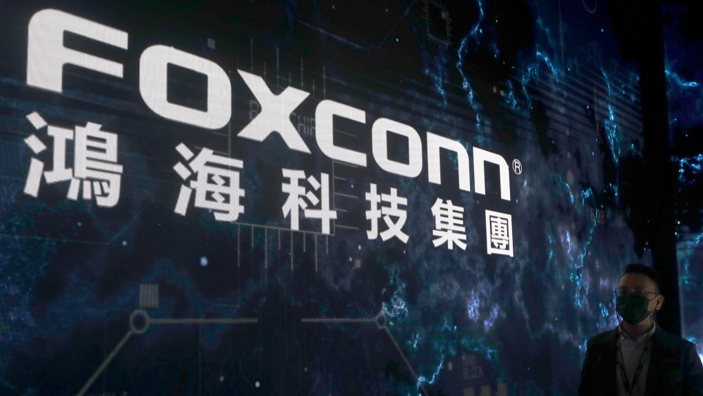 Foxconn sees COVID-hit China plant back at full output in late Dec.-early Jan