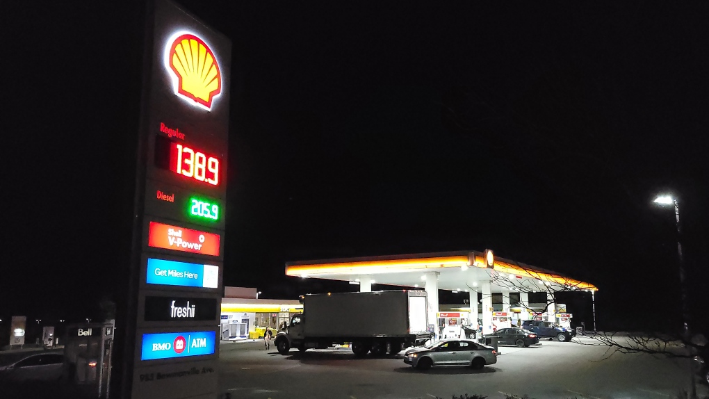 Les prix de l’essence en baisse partout au Canada, probablement pour quelques semaines
