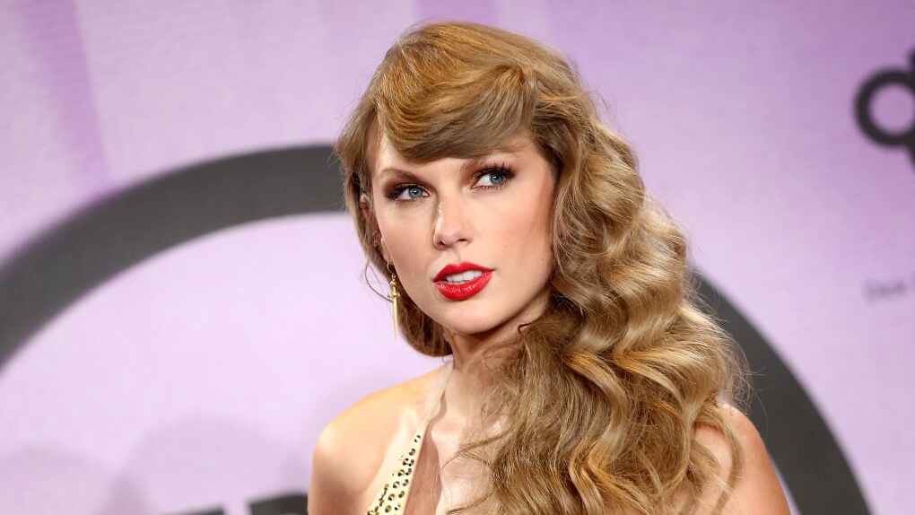 Taylor Swift set to make her feature directorial debut