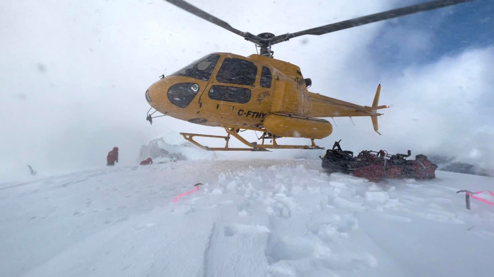4 climbers rescued by helicopter after small avalanche in B.C. park