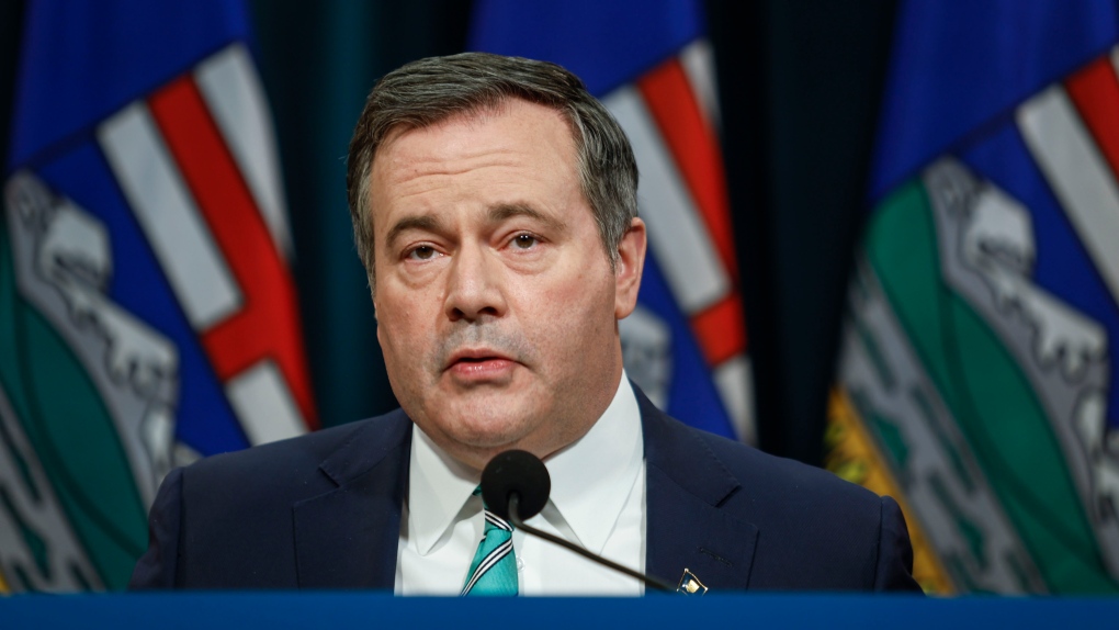 Alta. premier apologizes for comparing treatment of unvaccinated people to that of HIV/AIDS patients