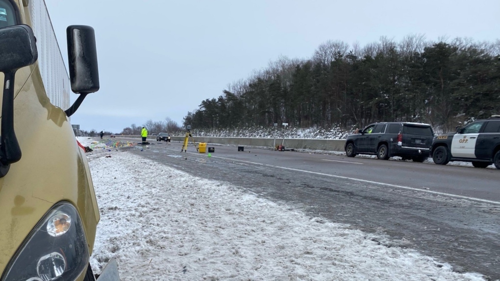Highway 401: Lima tewas dalam kecelakaan di sebelah barat Belleville, Ontario.