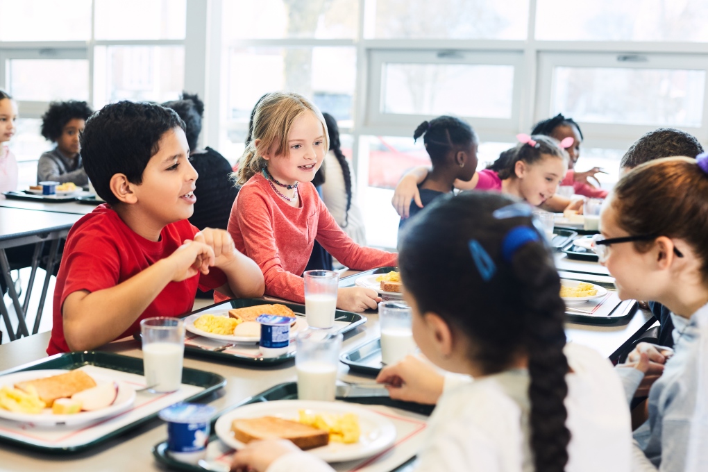 Ontario aboga por desayunos y almuerzos escolares gratuitos para los estudiantes