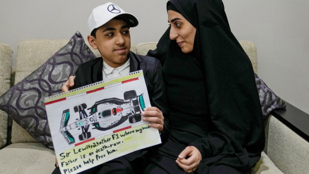 Anak laki-laki terpidana mati Bahrain mengirimkan gambar baru kepada Hamilton