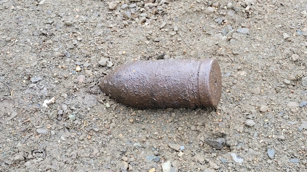 Explosives team called after artillery shell discovered at Vancouver Island scrapyard: RCMP