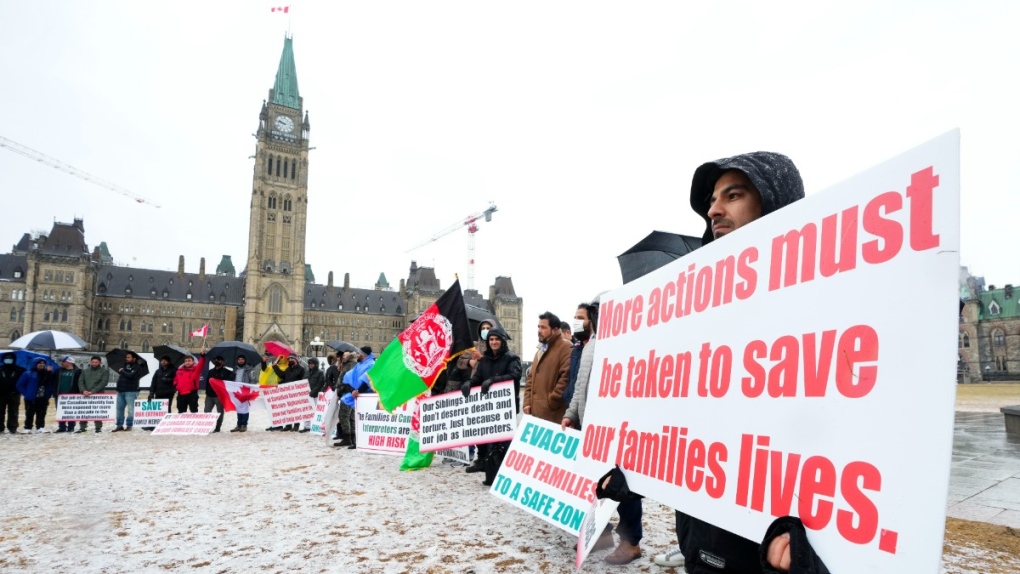 Pengungsi Afghanistan: Jurnalis menunggu berbulan-bulan untuk datang ke Kanada