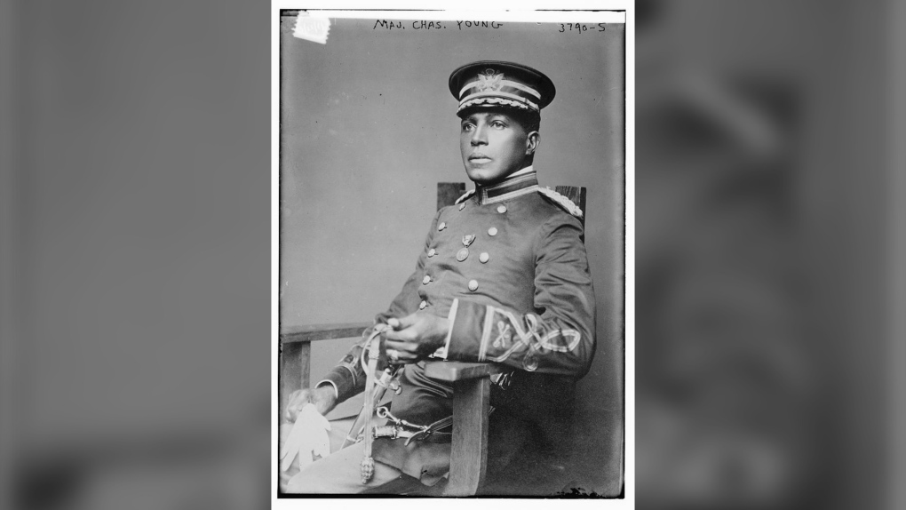 Kolonel Angkatan Darat Hitam AS pertama dipromosikan menjadi brigadir jenderal 100 tahun setelah kematian