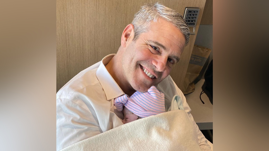 Andy Cohen menyambut bayi keduanya melalui ibu pengganti