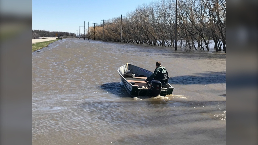Communities, farmers in Manitoba's Red River Valley brace for crest and more rain