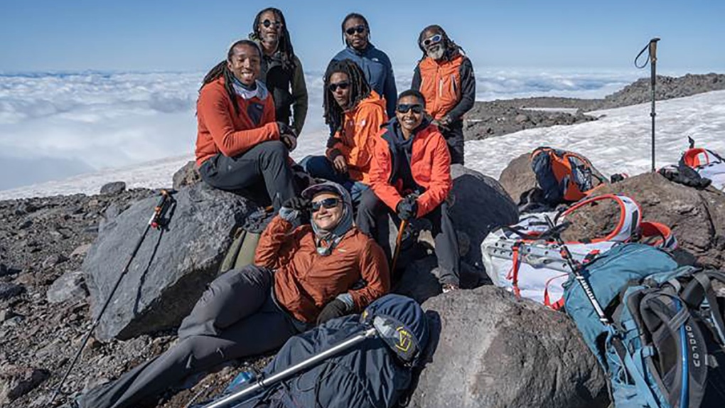 La cumbre del monte Everest pasó a la historia en su totalidad por un grupo negro