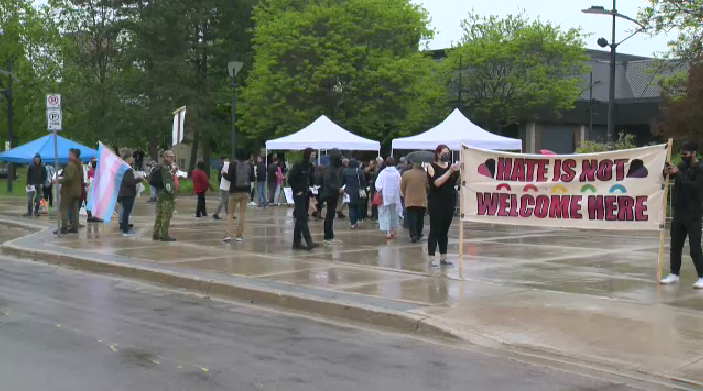 Jordan Peterson event at Centre in the Square draws sellout crowd, demonstration outside - CTV News Kitchener