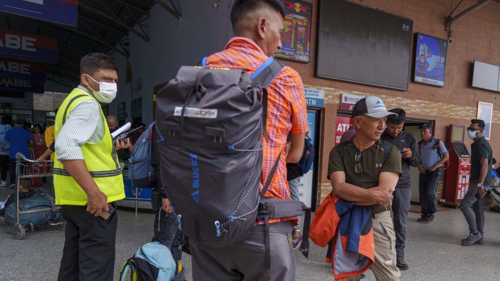 Katastrofa lotnicza w Nepalu: znaleziono wrak samolotu z 22 osobami na pokładzie
