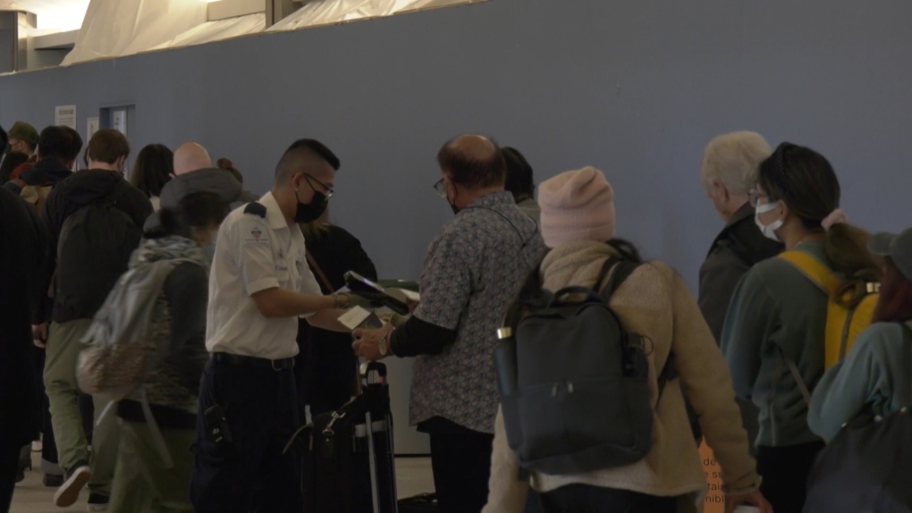 Opóźnienia na lotniskach: przemawia były pracownik sortowni w Vancouver