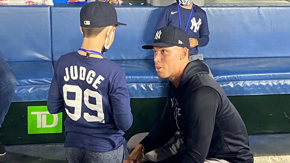 Penggemar Yankees muda yang diberikan bola Hakim HR bertemu pahlawannya